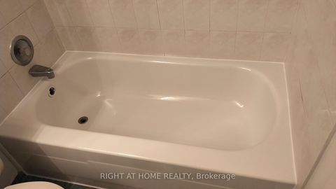 Photo 19 at 838 - 33 Harbour Square, Waterfront Communities C1, Toronto