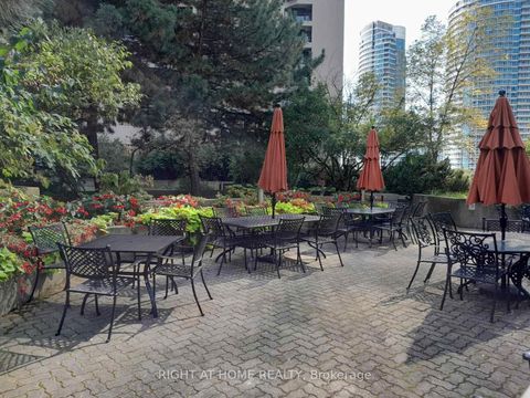 Photo 26 at 838 - 33 Harbour Square, Waterfront Communities C1, Toronto