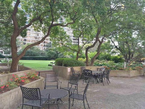 Photo 27 at 838 - 33 Harbour Square, Waterfront Communities C1, Toronto