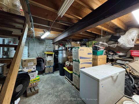 Photo 11 at 586 Bloor Street W, Annex, Toronto