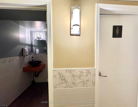 Photo 13 at 586 Bloor Street W, Annex, Toronto