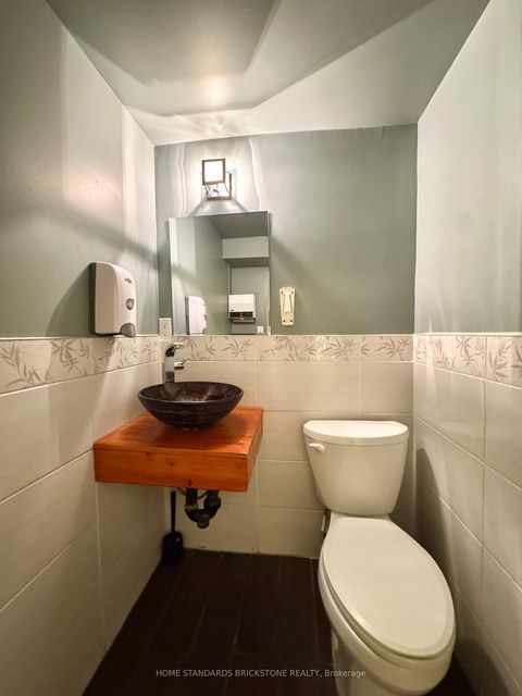 Photo 14 at 586 Bloor Street W, Annex, Toronto