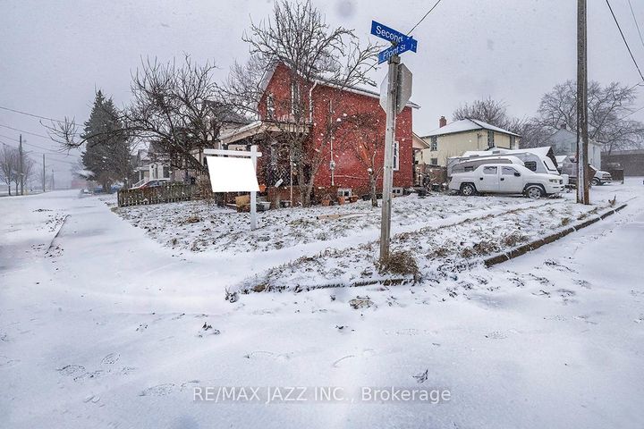 Photo 1 at 548 Front Street, Central, Oshawa