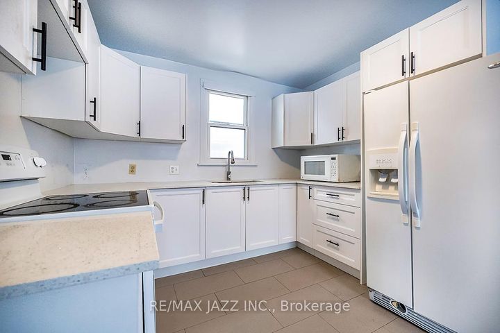 Photo 4 at 548 Front Street, Central, Oshawa