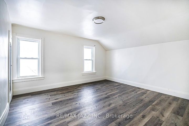 Photo 8 at 548 Front Street, Central, Oshawa