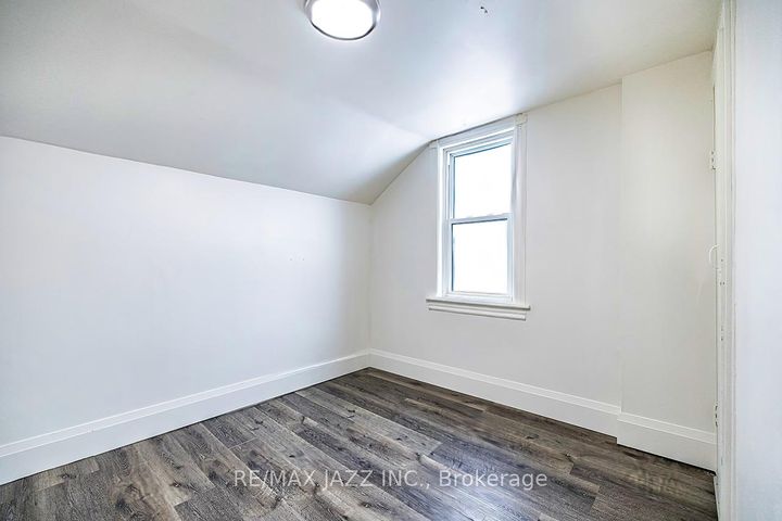 Photo 12 at 548 Front Street, Central, Oshawa