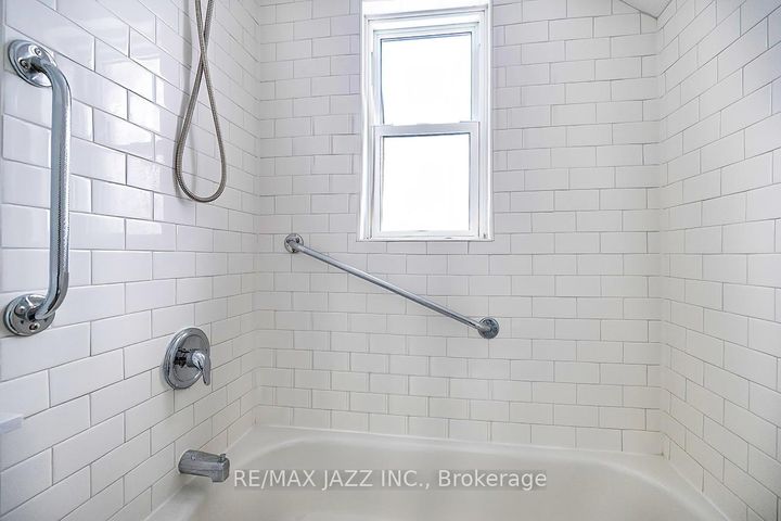 Photo 15 at 548 Front Street, Central, Oshawa