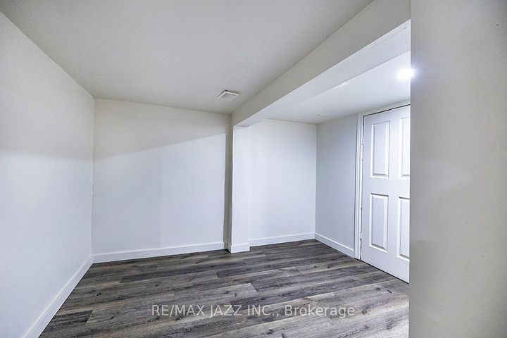 Photo 21 at 548 Front Street, Central, Oshawa