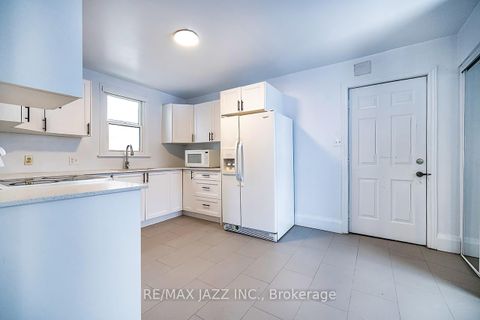 Photo 3 at 548 Front Street, Central, Oshawa