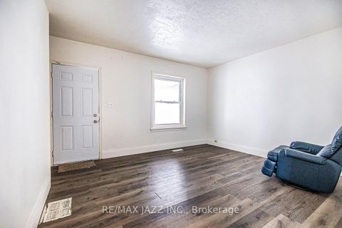 Photo 5 at 548 Front Street, Central, Oshawa