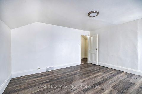 Photo 11 at 548 Front Street, Central, Oshawa