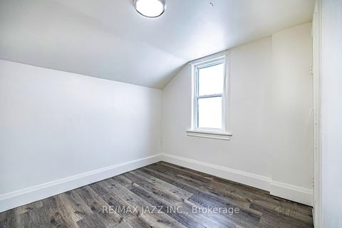 Photo 12 at 548 Front Street, Central, Oshawa