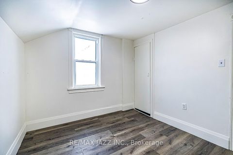 Photo 13 at 548 Front Street, Central, Oshawa