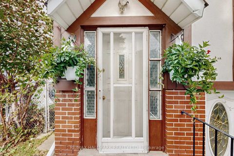 Photo 2 at 34 Yucatan Road, Pleasant View, Toronto