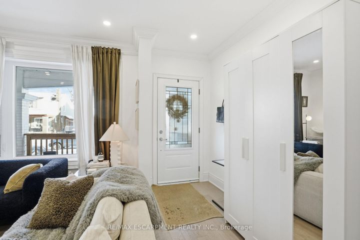 Photo 4 at 110 Kensington Avenue S, Crown Point, Hamilton