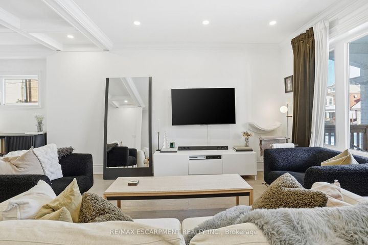 Photo 5 at 110 Kensington Avenue S, Crown Point, Hamilton