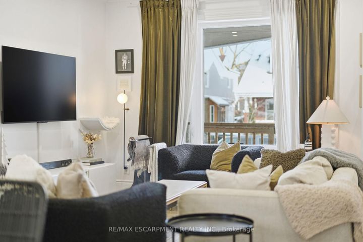 Photo 7 at 110 Kensington Avenue S, Crown Point, Hamilton