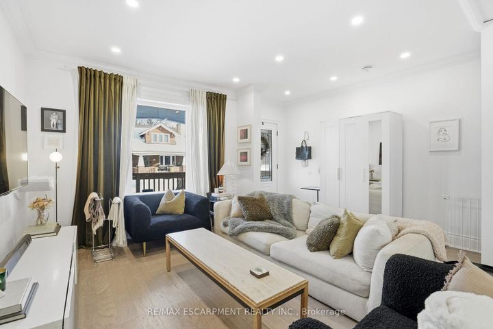 Photo 8 at 110 Kensington Avenue S, Crown Point, Hamilton