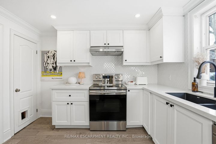 Photo 14 at 110 Kensington Avenue S, Crown Point, Hamilton