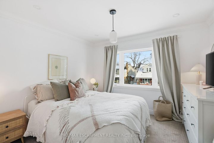 Photo 19 at 110 Kensington Avenue S, Crown Point, Hamilton