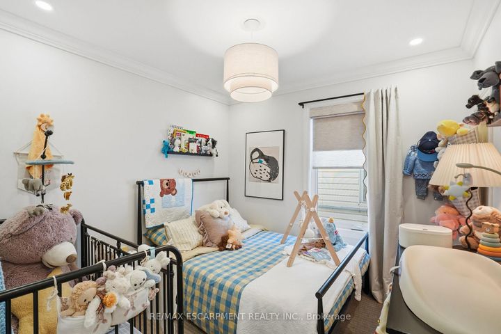 Photo 24 at 110 Kensington Avenue S, Crown Point, Hamilton