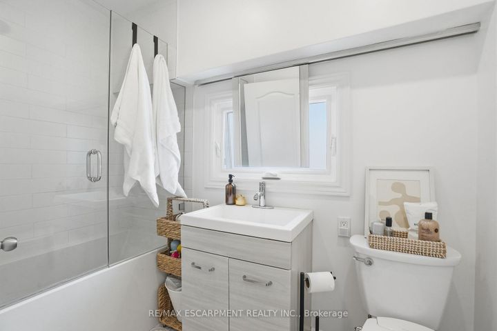 Photo 25 at 110 Kensington Avenue S, Crown Point, Hamilton