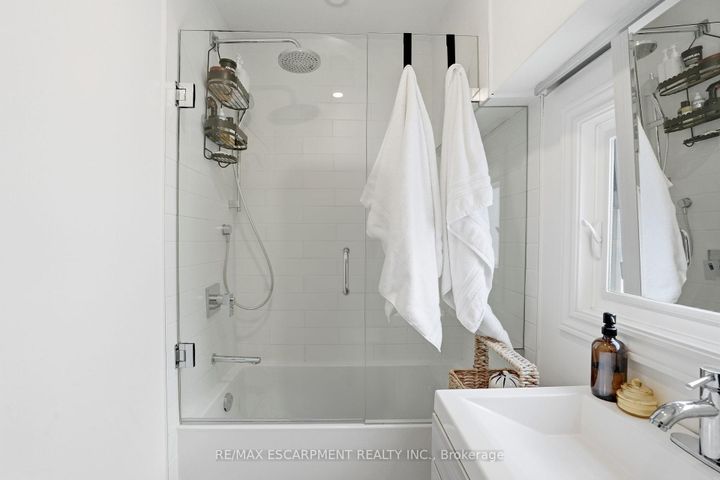 Photo 26 at 110 Kensington Avenue S, Crown Point, Hamilton