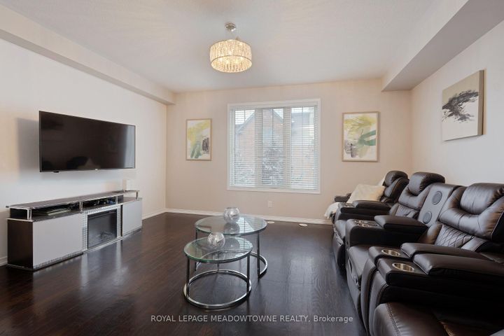 Photo 10 at 113 Cedar Lake Crescent, Bram West, Brampton