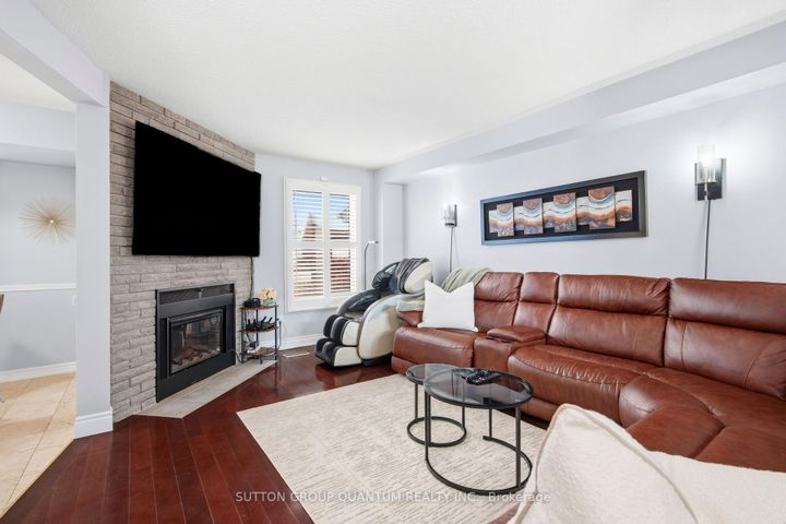 Photo 3 at 3403 Chartrand Crescent, Erin Mills, Mississauga