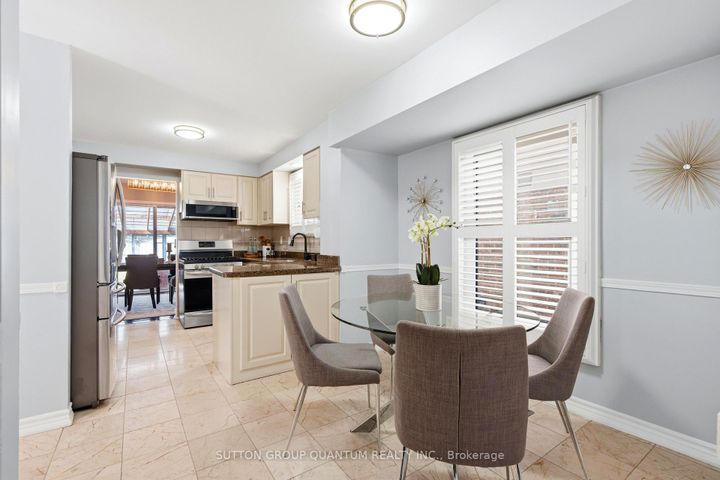 Photo 5 at 3403 Chartrand Crescent, Erin Mills, Mississauga