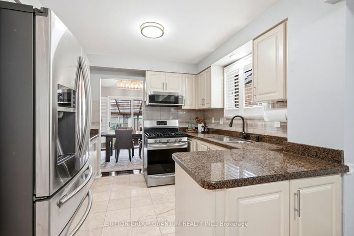 Photo 6 at 3403 Chartrand Crescent, Erin Mills, Mississauga