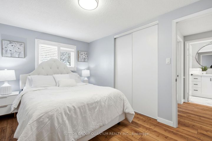 Photo 25 at 3403 Chartrand Crescent, Erin Mills, Mississauga
