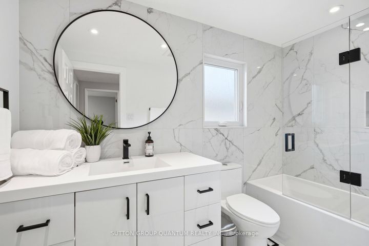 Photo 26 at 3403 Chartrand Crescent, Erin Mills, Mississauga