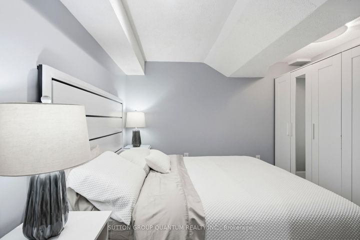 Photo 30 at 3403 Chartrand Crescent, Erin Mills, Mississauga