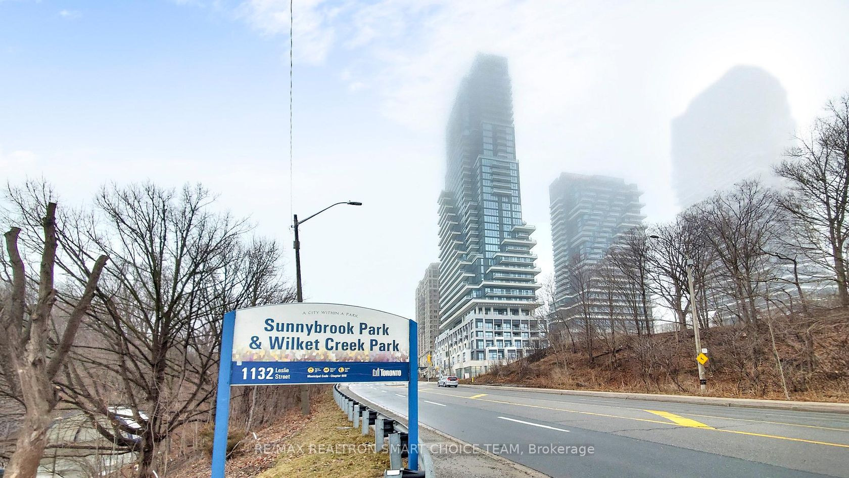212 - 10 Inn on The Park Drive, Don Mills, Toronto 