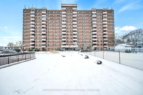Photo 1 at 801 - 1615 Bloor Street, Applewood, Mississauga