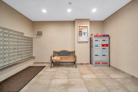 Photo 5 at 801 - 1615 Bloor Street, Applewood, Mississauga