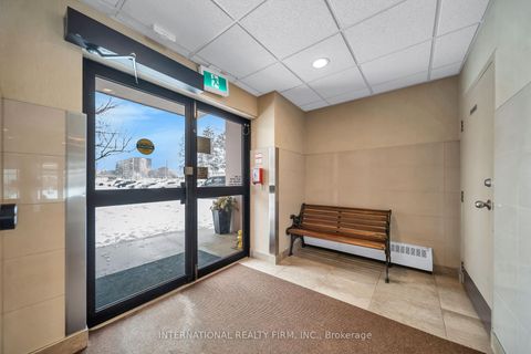 Photo 6 at 801 - 1615 Bloor Street, Applewood, Mississauga