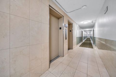 Photo 8 at 801 - 1615 Bloor Street, Applewood, Mississauga