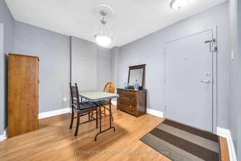 Photo 10 at 801 - 1615 Bloor Street, Applewood, Mississauga