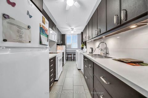 Photo 17 at 801 - 1615 Bloor Street, Applewood, Mississauga