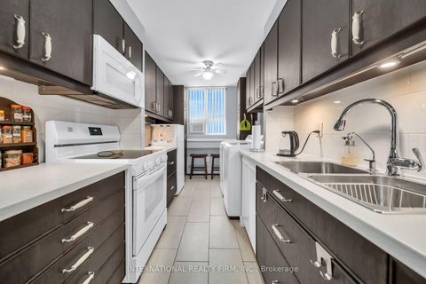 Photo 18 at 801 - 1615 Bloor Street, Applewood, Mississauga