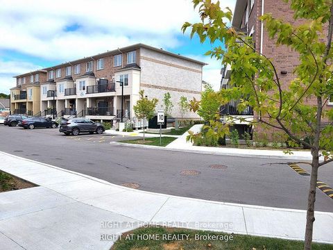 Photo 2 at 7 - 490 Beresford Path, Central, Oshawa