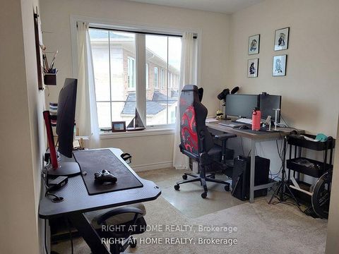 Photo 9 at 7 - 490 Beresford Path, Central, Oshawa