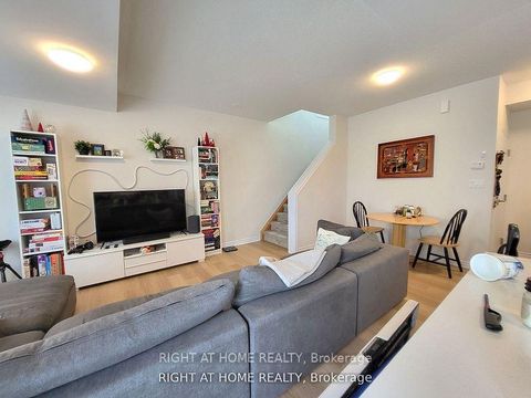 Photo 11 at 7 - 490 Beresford Path, Central, Oshawa