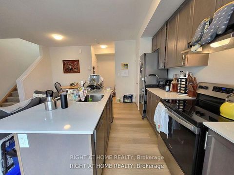 Photo 13 at 7 - 490 Beresford Path, Central, Oshawa