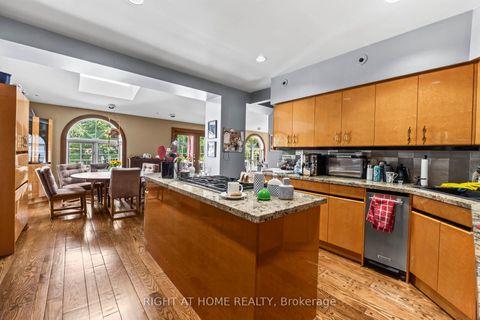 Photo 19 at 287 RUSSELL HILL Road, Casa Loma, Toronto