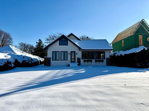 Photo 1 at 911 Lake Drive N, Historic Lakeshore Communities, Georgina