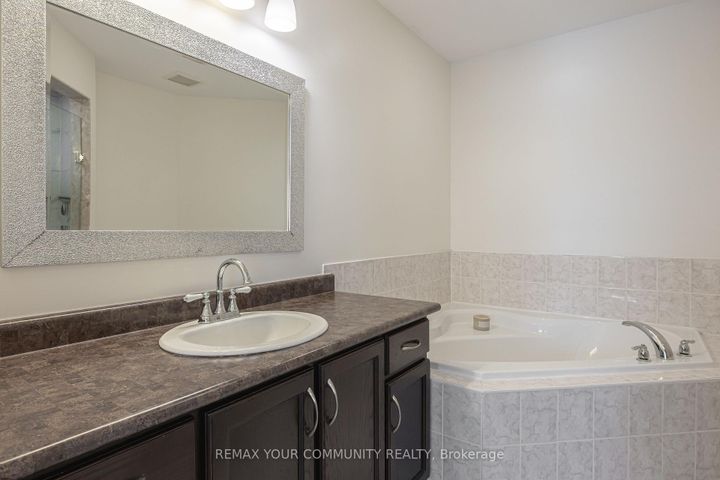 Photo 19 at 14 Armstrong Crescent, Bradford, Bradford West Gwillimbury