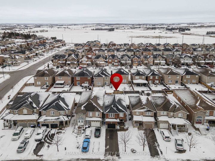 Photo 31 at 14 Armstrong Crescent, Bradford, Bradford West Gwillimbury